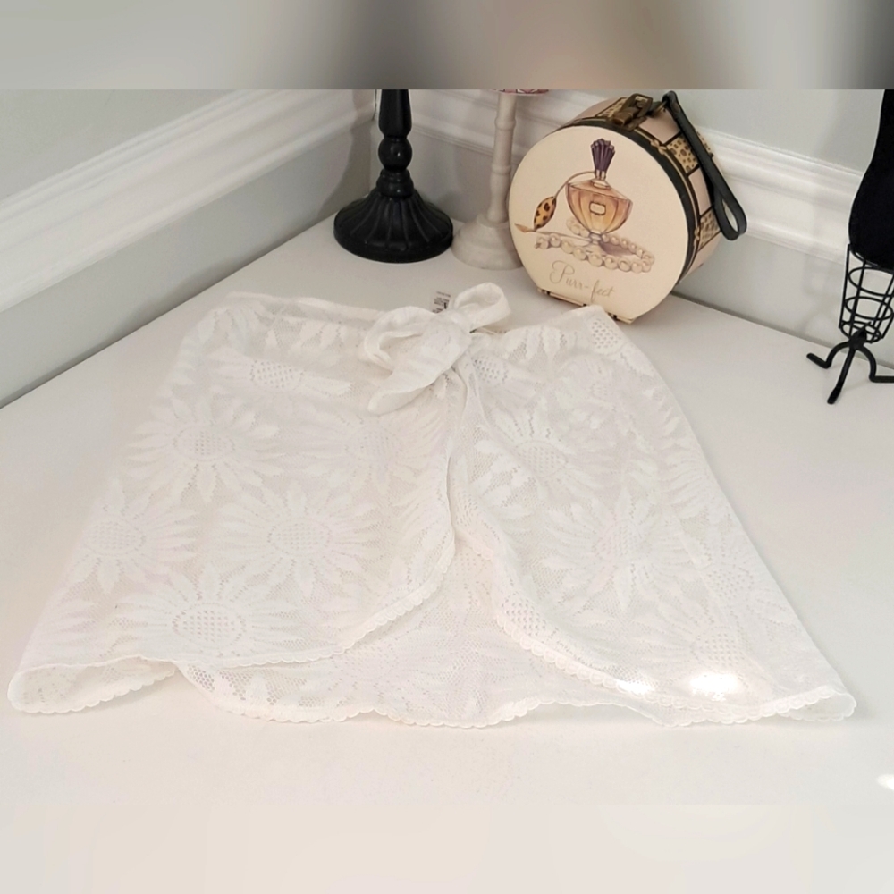 Lulus White Sheer Woven Floral Pattern Bikini Bottom Cover Up Sz XS/S NWT